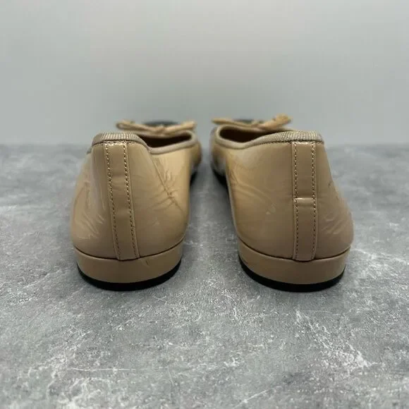 Prada Beige Black Leather Ballet Flats Slip On Size 39.5 Bow Accent Cap Toe